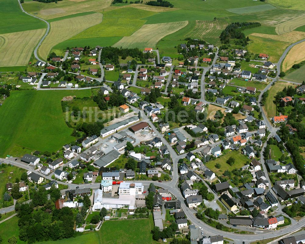 Luftaufnahme Issigau - Wohngebiet am Feldrand in Issigau im Bundesland Bayern, Deutschland