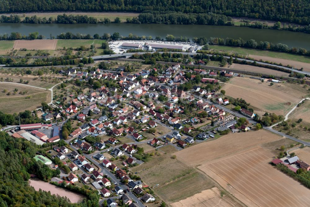 Neuendorf von oben - Wohngebiet am Feldrand in Neuendorf im Bundesland Bayern, Deutschland