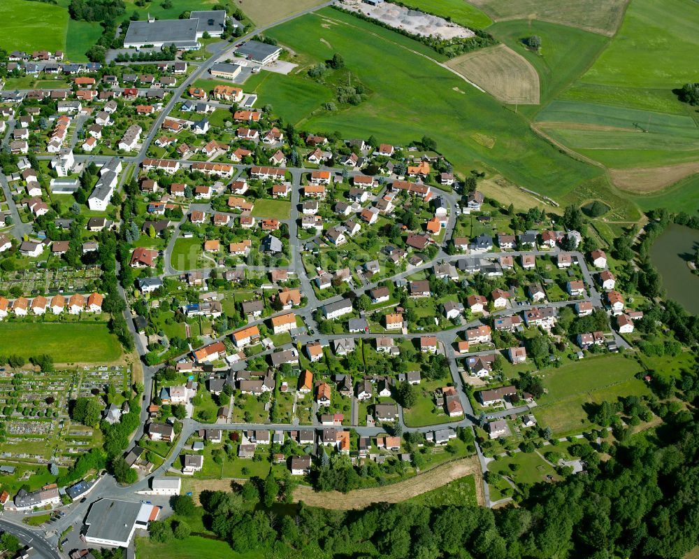 Neuenreuth aus der Vogelperspektive: Wohngebiet am Feldrand in Neuenreuth im Bundesland Bayern, Deutschland