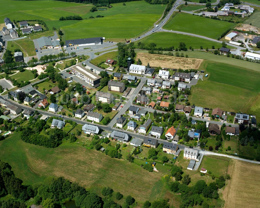 Luftaufnahme Schwarzenbach am Wald - Wohngebiet am Feldrand in Schwarzenbach am Wald im Bundesland Bayern, Deutschland