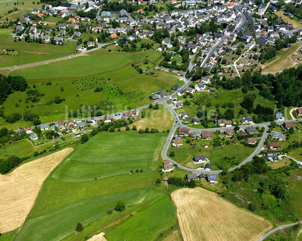 Schwarzenstein aus der Vogelperspektive: Wohngebiet am Feldrand in Schwarzenstein im Bundesland Bayern, Deutschland