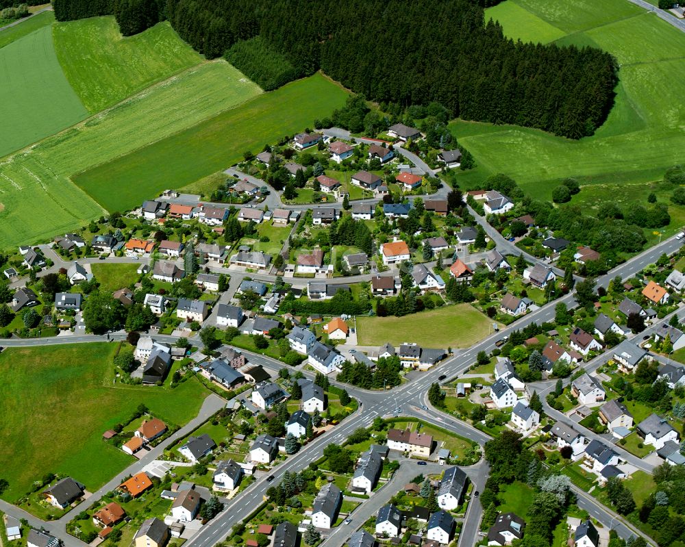 Wüstenselbitz aus der Vogelperspektive: Wohngebiet am Feldrand in Wüstenselbitz im Bundesland Bayern, Deutschland