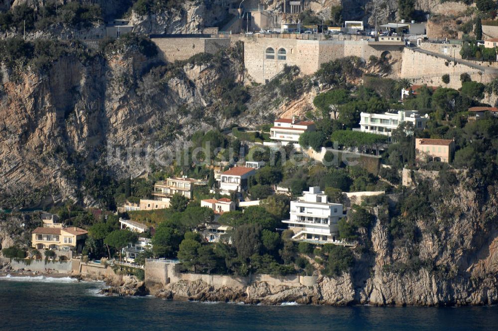 Cap-d' Ail von oben - Wohngebiet an der felsigen Küste und der Avenue du 3. Septembre in Cap-d' Ail