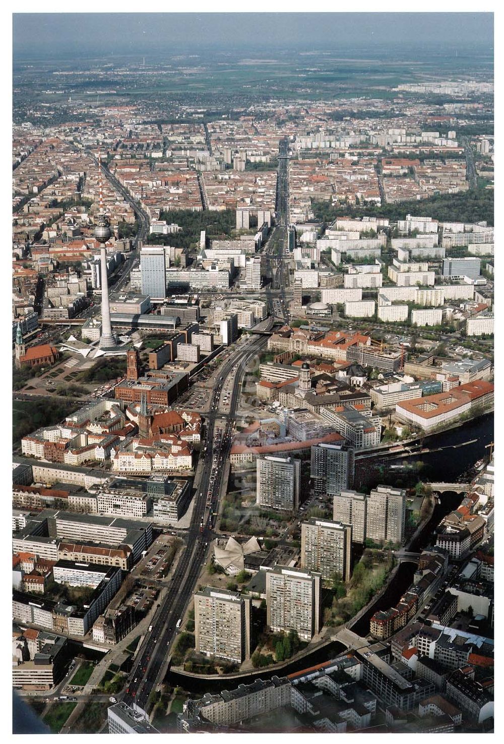 Berlin - Friedrichshain von oben - Wohngebiet an der Fischerinsel in Berlin - Mitte