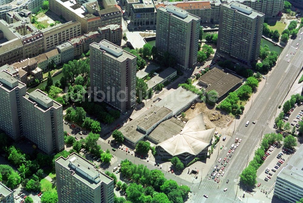 Luftaufnahme Berlin - Wohngebiet an der Fischerinsel in Berlin - Mitte