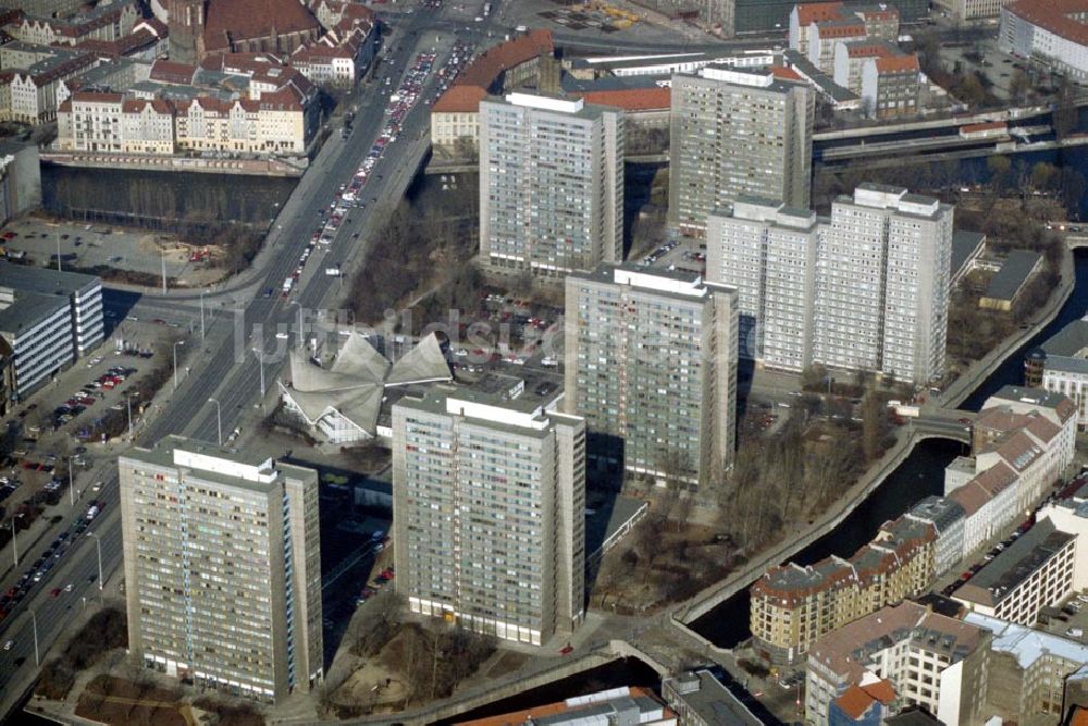 Berlin / Mitte von oben - Wohngebiet Fischerinsel Berlin / Mitte 1995