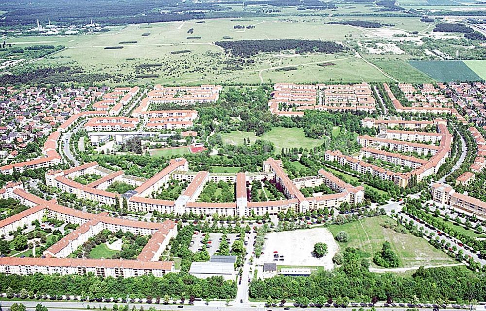 Luftbild München/ Bayern - Wohngebiet an der Frottmaninger Heide am Carl-Orff-Bogen. Ort: München/ Bayern Datum: 24.05.2003