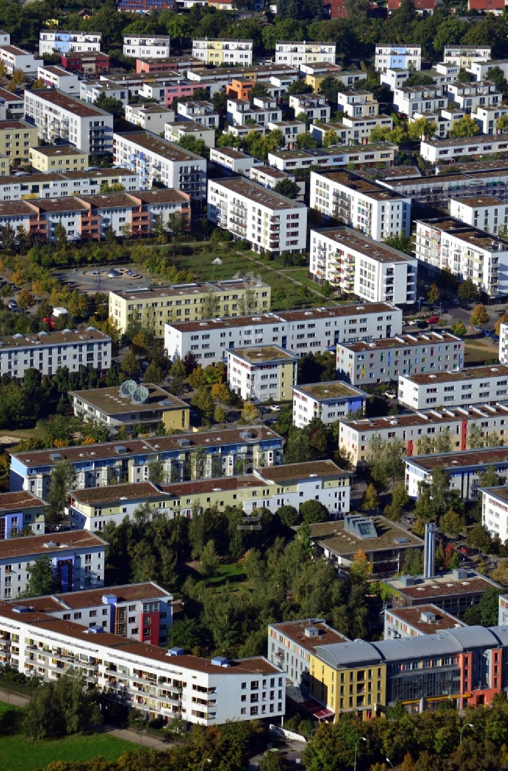 Luftaufnahme Berlin - Wohngebiet Gartenstadt Rudow im Süden des Bezirks Neukölln in Berlin