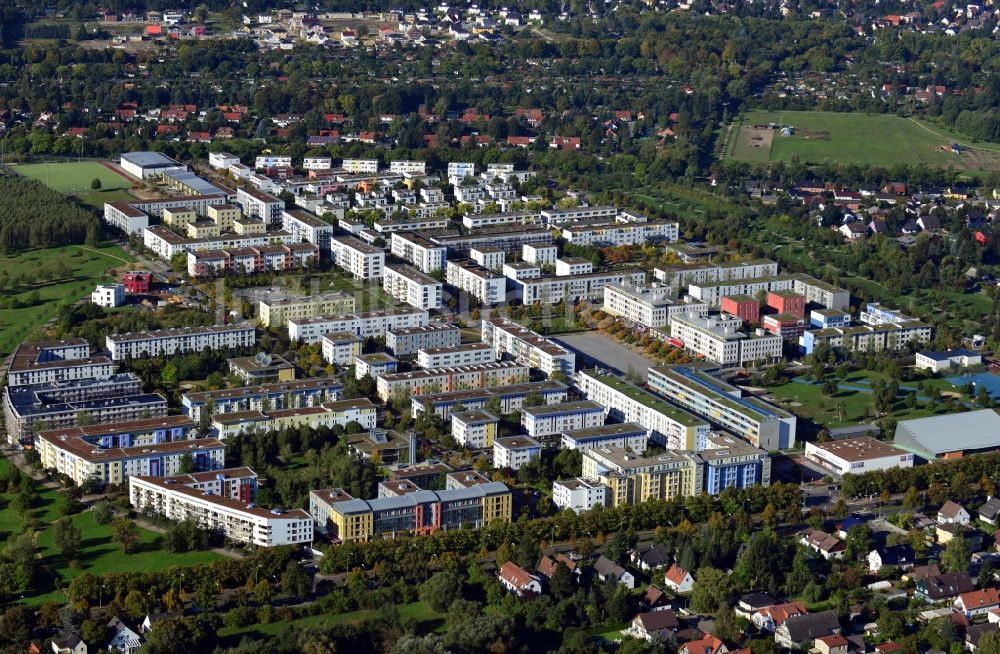 Berlin von oben - Wohngebiet Gartenstadt Rudow im Süden des Bezirks Neukölln in Berlin