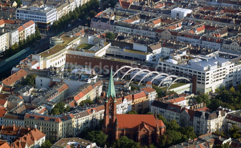 Luftaufnahme Berlin Prenzlauer Berg - Wohngebiet an der Gethsemanekirche an der Stargarder Straße im Prenzlauer Berg von Berlin