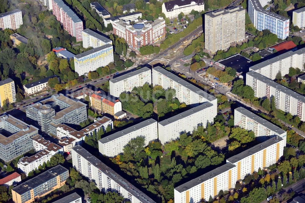 Berlin von oben - Wohngebiet mit Gewerbeflächen zwischen Vulkanstraße und Möllendorffstraße in Berlin - Lichtenberg