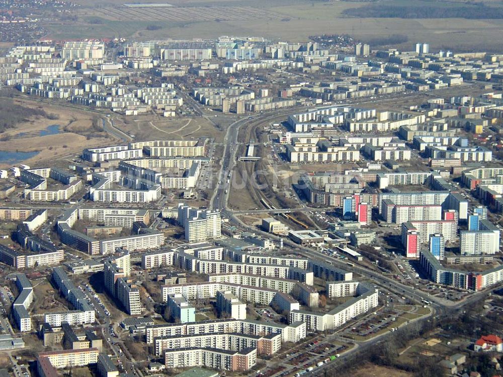 Luftbild Berlin - HELLERSDORF - Wohngebiet an der Hellersdorfer Straße in Berlin-Hellersdorf. 22.03.03