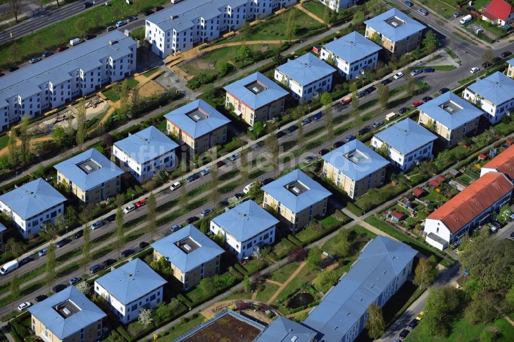 Falkensee von oben - Wohngebiet der Herlitzsiedlung an der Spandauer Straße in Falkensee im Bundesland Brandenburg