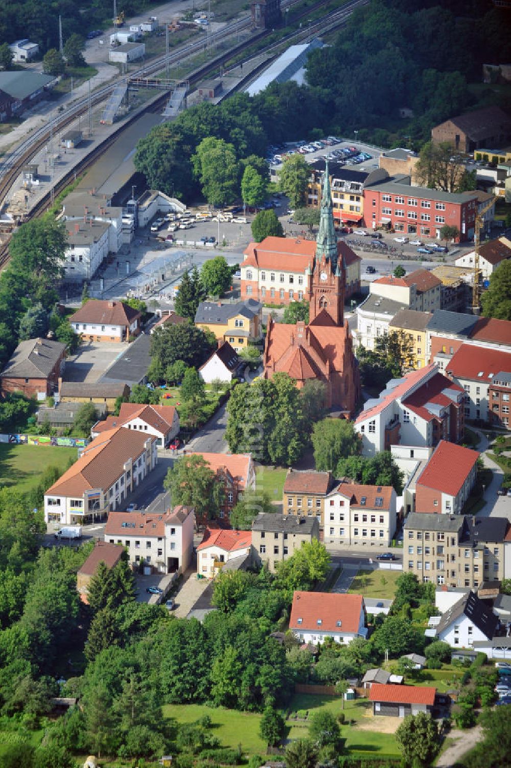 Bernau von oben - Wohngebiet an der Herz-Jesu-Kirche im Stadtzentrum von Bernau