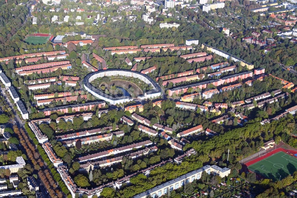 Berlin von oben - Wohngebiet Hufeisen Siedlung im Ortsteil Britz im Bezirk Neukölln in Berlin