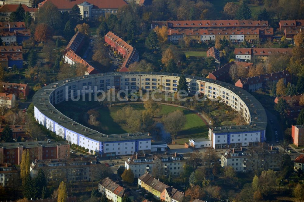 Berlin von oben - Wohngebiet Hufeisensiedlung in Berlin- Britz