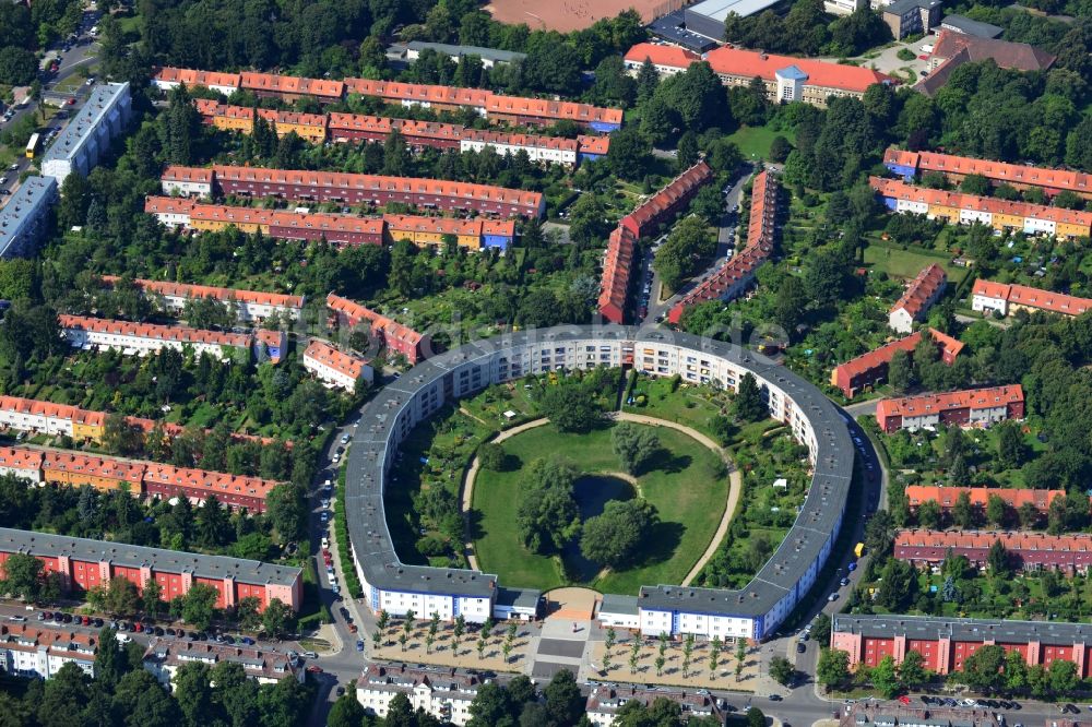 Luftaufnahme Berlin - Wohngebiet Hufeisensiedlung in Berlin - Britz