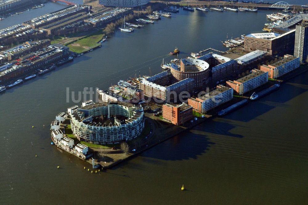 Luftbild Amsterdam - Wohngebiet auf der Insel Java Island entlang der KNSM-Laan in Amsterdam in den Niederlanden