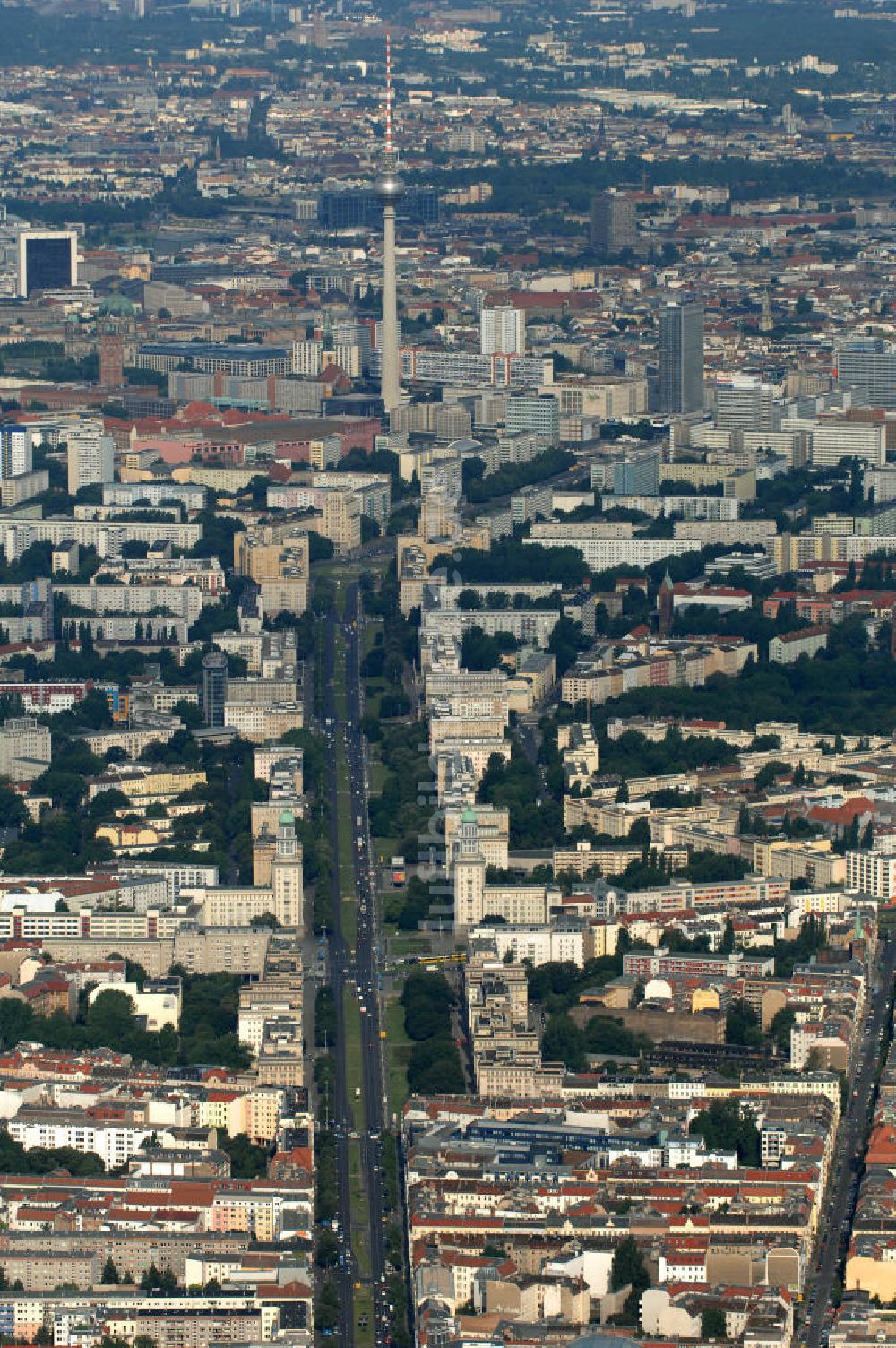 Berlin aus der Vogelperspektive: Wohngebiet an der Karl-Marx-Allee in Berlin