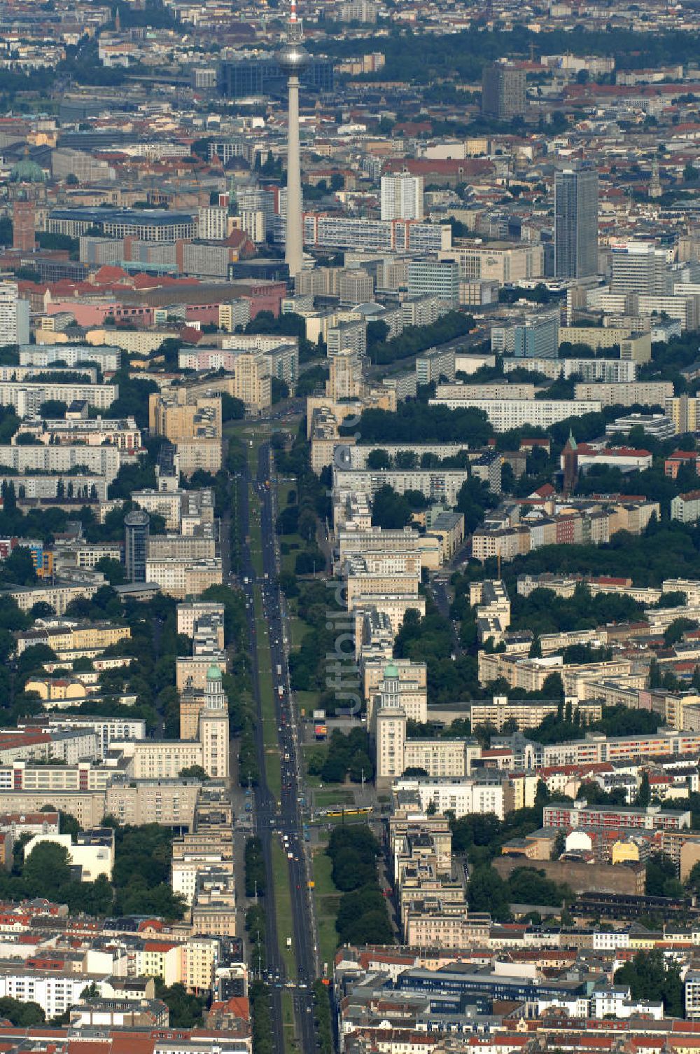 Luftbild Berlin - Wohngebiet an der Karl-Marx-Allee in Berlin