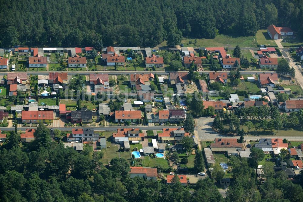 Luftaufnahme Kummersdorf-Gut - Wohngebiet Am Königsgraben in einem Waldstück im Osten von Kummersdorf-Gut im Bundesland Brandenburg