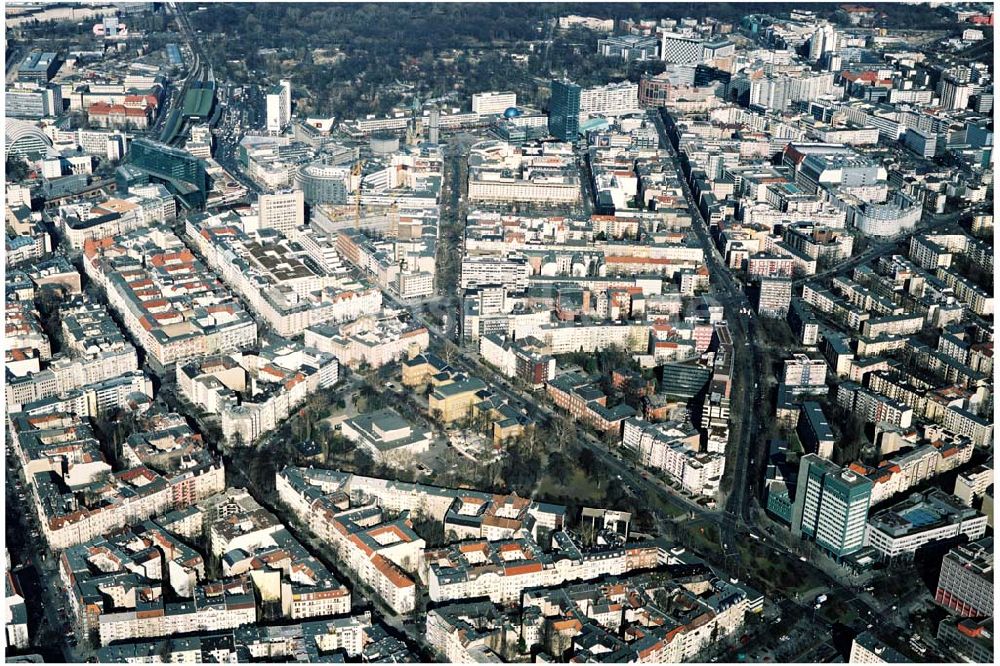 Luftaufnahme Berlin – Wilmersdorf - Wohngebiet an der Kreuzung Bundesallee, Hohenzollerndamm, Nachodstraße mit Blick in Richtung Bahnhof Zoo / Gedächtniskirche mit dem IBB-Hochhaus und dem Park an der Meier-Otto-Straße in Berlin-Wilmersdor