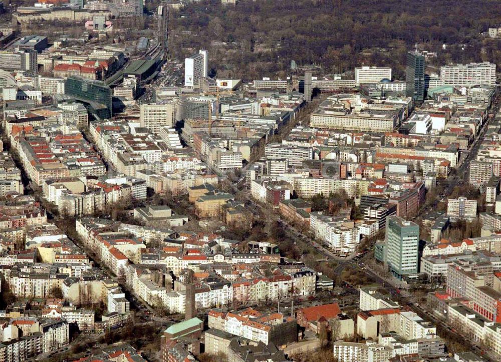 Luftbild Berlin – Wilmersdorf - Wohngebiet an der Kreuzung Bundesallee, Hohenzollerndamm, Nachodstraße mit Blick in Richtung Bahnhof Zoo / Gedächtniskirche mit dem IBB-Hochhaus und dem Park an der Meier-Otto-Straße in Berlin-Wilmersdor