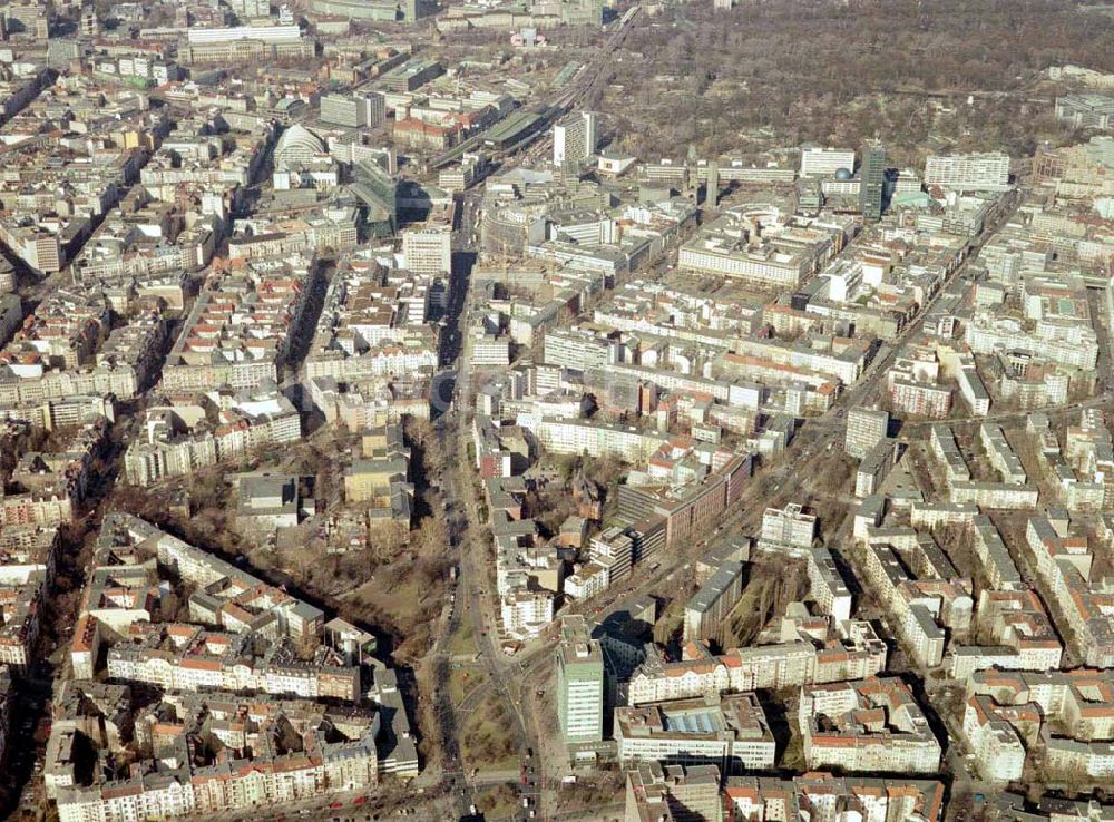 Berlin – Wilmersdorf von oben - Wohngebiet an der Kreuzung Bundesallee, Hohenzollerndamm, Nachodstraße mit Blick in Richtung Bahnhof Zoo / Gedächtniskirche mit dem IBB-Hochhaus und dem Park an der Meier-Otto-Straße in Berlin-Wilmersdor