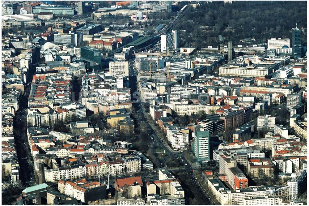 Luftaufnahme Berlin – Wilmersdorf - Wohngebiet an der Kreuzung Bundesallee, Hohenzollerndamm, Nachodstraße mit Blick in Richtung Bahnhof Zoo / Gedächtniskirche mit dem IBB-Hochhaus und dem Park an der Meier-Otto-Straße in Berlin-Wilmersdor