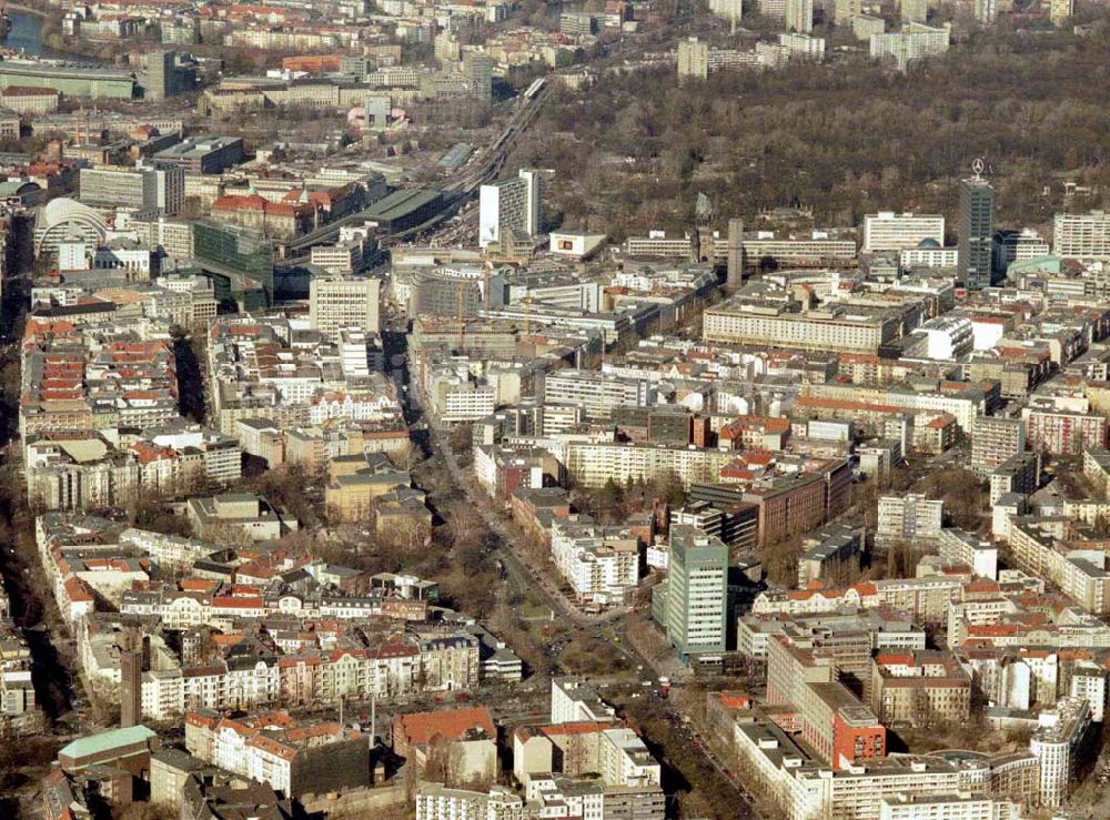 Berlin – Wilmersdorf von oben - Wohngebiet an der Kreuzung Bundesallee, Hohenzollerndamm, Nachodstraße mit Blick in Richtung Bahnhof Zoo / Gedächtniskirche mit dem IBB-Hochhaus und dem Park an der Meier-Otto-Straße in Berlin-Wilmersdor