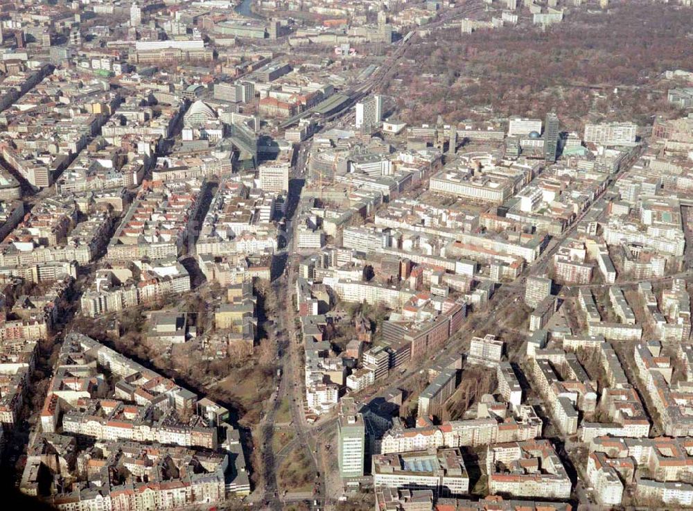 Luftaufnahme Berlin – Wilmersdorf - Wohngebiet an der Kreuzung Bundesallee, Hohenzollerndamm, Nachodstraße mit Blick in Richtung Bahnhof Zoo / Gedächtniskirche mit dem IBB-Hochhaus und dem Park an der Meier-Otto-Straße in Berlin-Wilmersdor