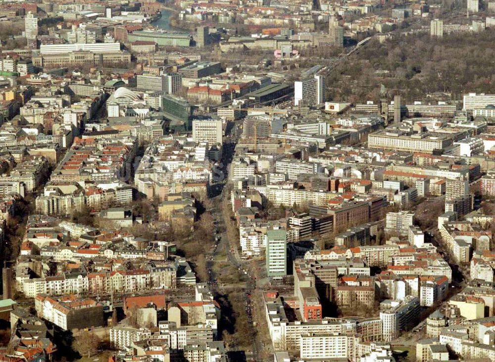 Luftaufnahme Berlin – Wilmersdorf - Wohngebiet an der Kreuzung Bundesallee, Hohenzollerndamm, Nachodstraße mit Blick in Richtung Bahnhof Zoo / Gedächtniskirche mit dem IBB-Hochhaus und dem Park an der Meier-Otto-Straße in Berlin-Wilmersdor