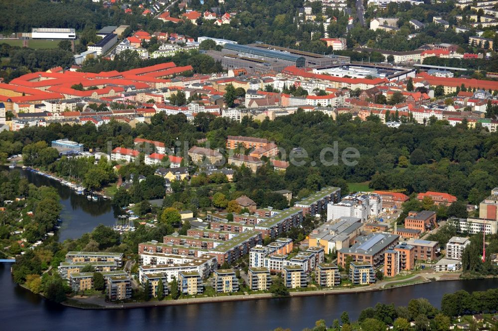 Luftbild Berlin - Wohngebiet Am Krusenick am Ufer der Müggelspree in Berlin Köpenick