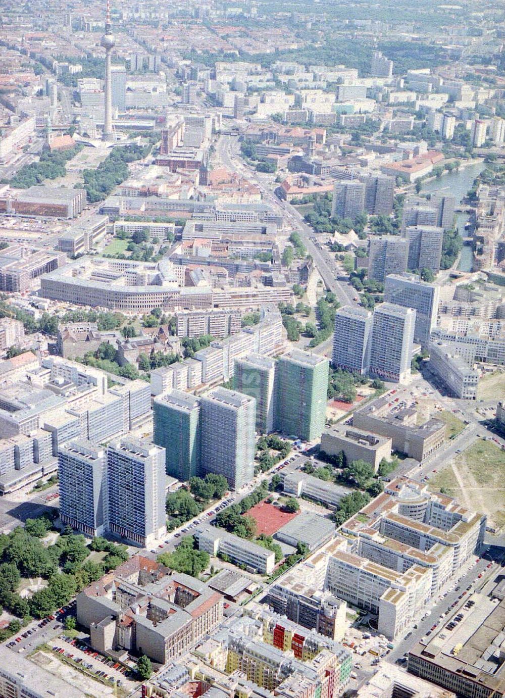 Berlin aus der Vogelperspektive: Wohngebiet an der Leipziger Straße in Berlin-Mitte.