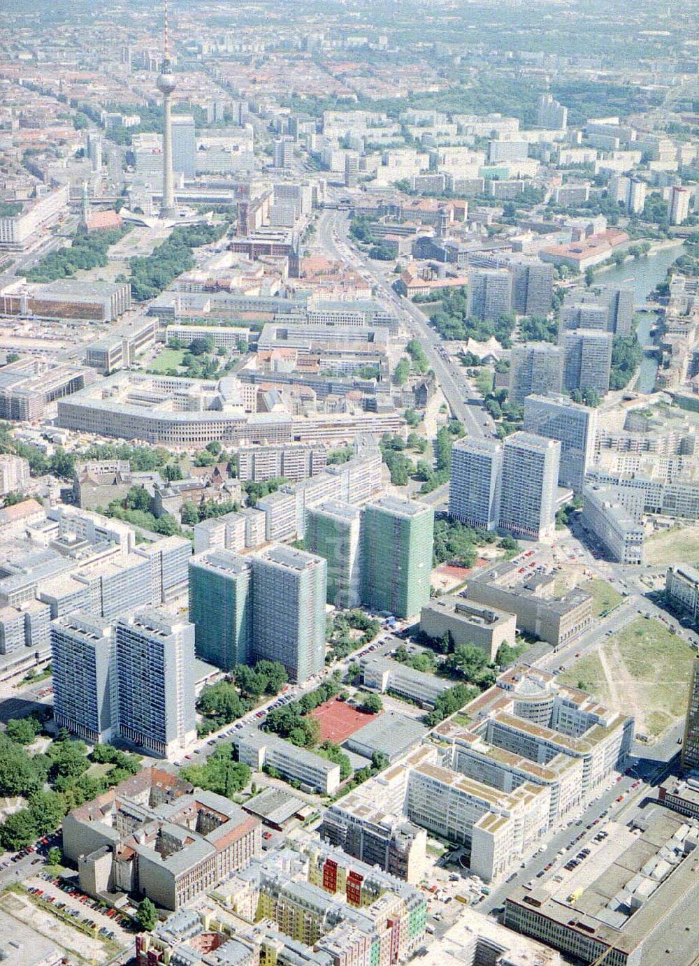 Luftbild Berlin - Wohngebiet an der Leipziger Straße in Berlin-Mitte.