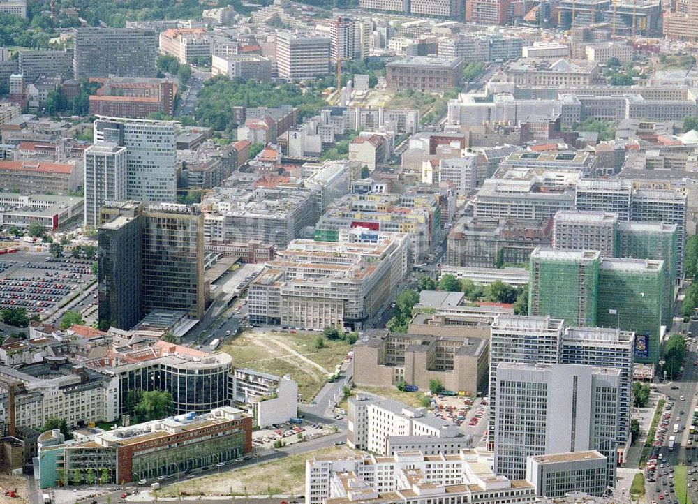 Luftaufnahme Berlin - Wohngebiet an der Leipziger Straße in Berlin - Mitte.