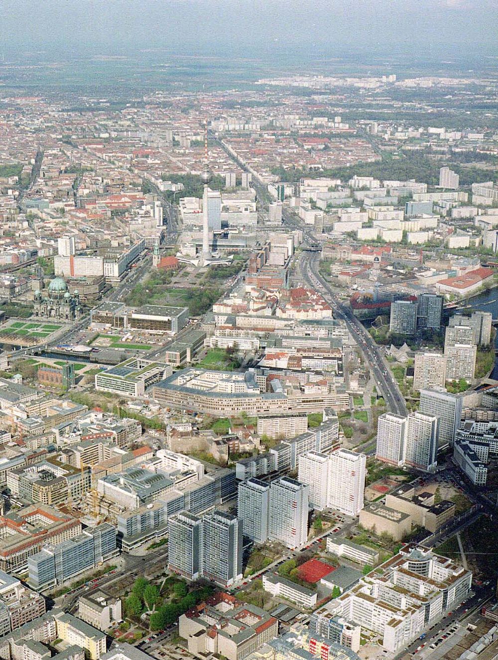 Berlin aus der Vogelperspektive: Wohngebiet an der Leipziger Straße in Berlin - Mitte.