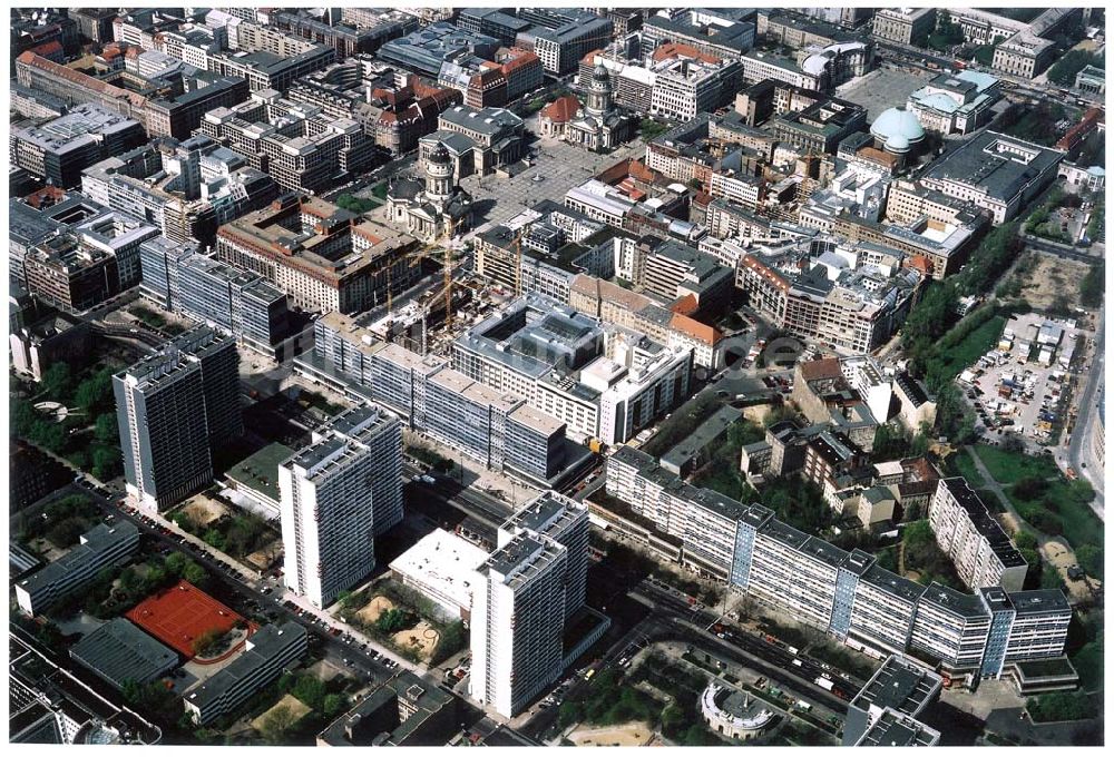 Luftaufnahme Berlin - Wohngebiet an der Leipziger Straße in Berlin - Mitte.