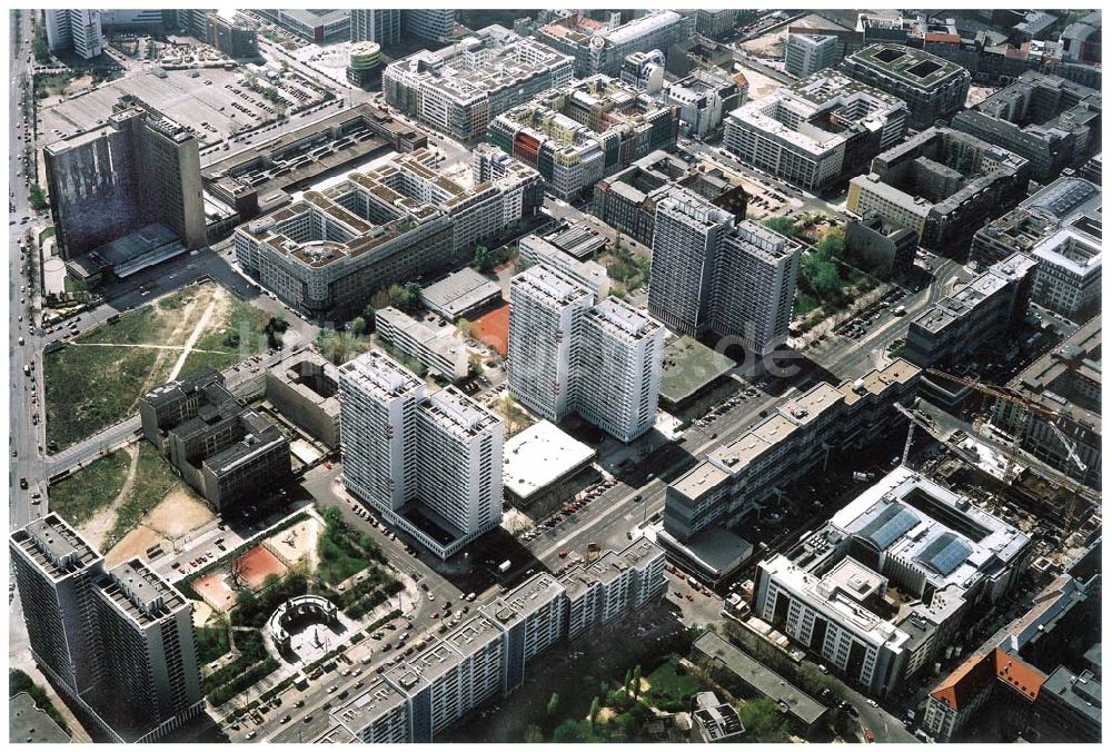 Berlin aus der Vogelperspektive: Wohngebiet an der Leipziger Straße in Berlin - Mitte.