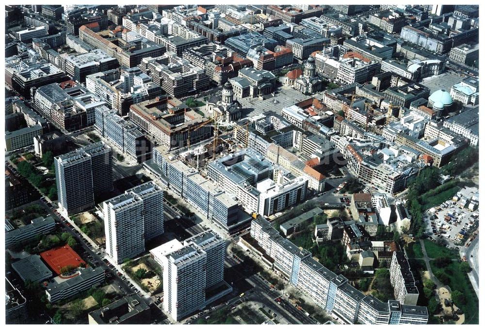 Luftaufnahme Berlin - Wohngebiet an der Leipziger Straße in Berlin - Mitte.