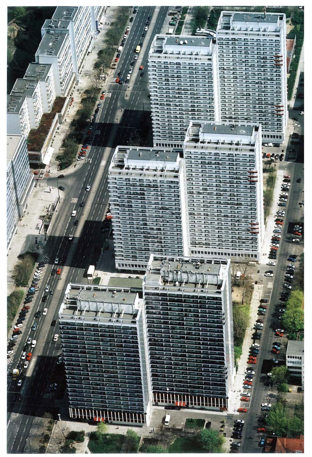 Berlin von oben - Wohngebiet an der Leipziger Straße in Berlin - Mitte.