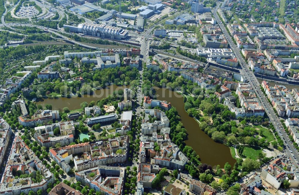 Berlin aus der Vogelperspektive: Wohngebiet am Lietzenseepark an der Neuen Kantstraße in Berlin Charlottenburg