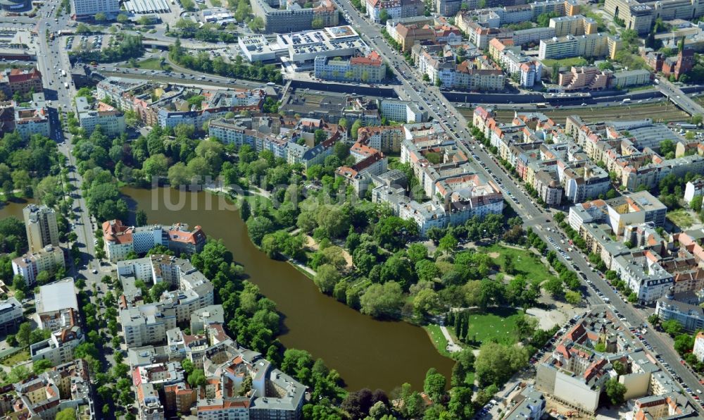 Luftaufnahme Berlin - Wohngebiet am Lietzenseepark an der Neuen Kantstraße in Berlin Charlottenburg