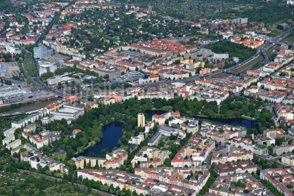 Luftbild Berlin - Wohngebiet am Lietzenseepark an der Neuen Kantstraße in Berlin Charlottenburg