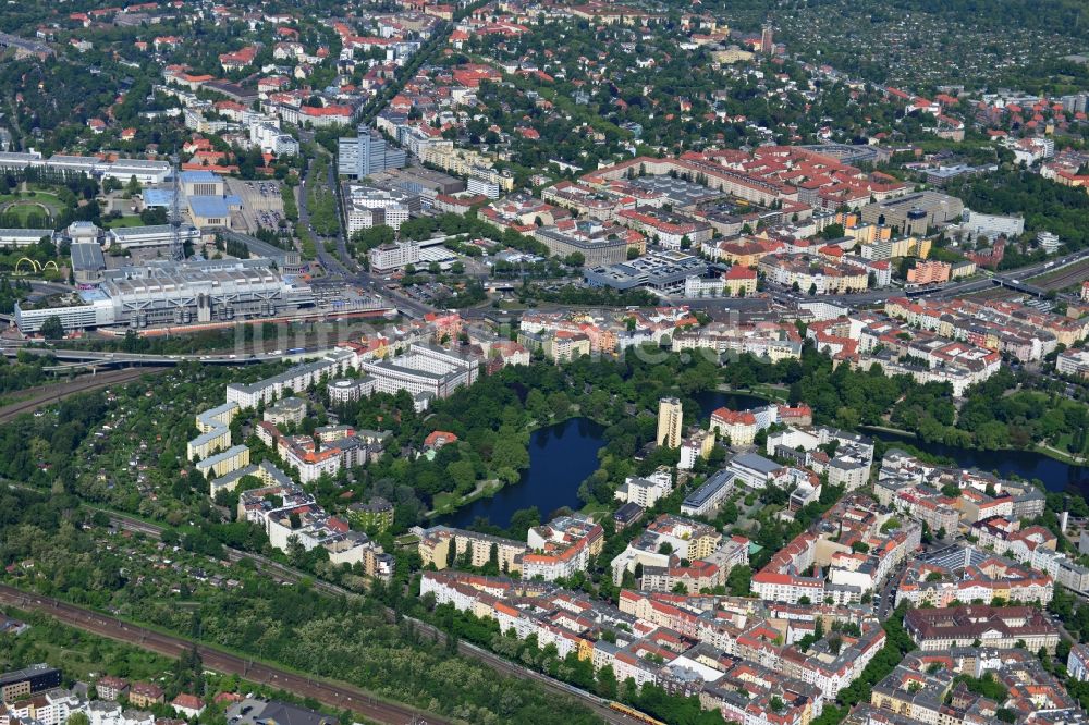 Luftaufnahme Berlin - Wohngebiet am Lietzenseepark an der Neuen Kantstraße in Berlin Charlottenburg