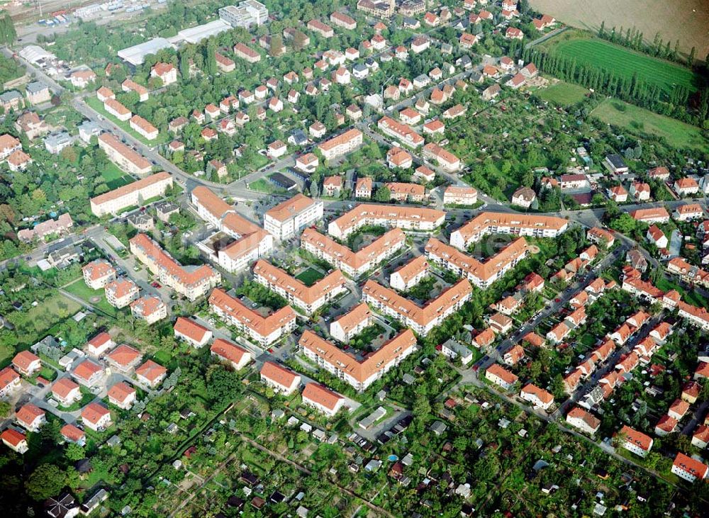 Dresden - Niedersedlitz aus der Vogelperspektive: Wohngebiet an der Lugauer Straße / Germanienweg in Dresden - Niedersedlitz - ein Projekt der MÜBAU.