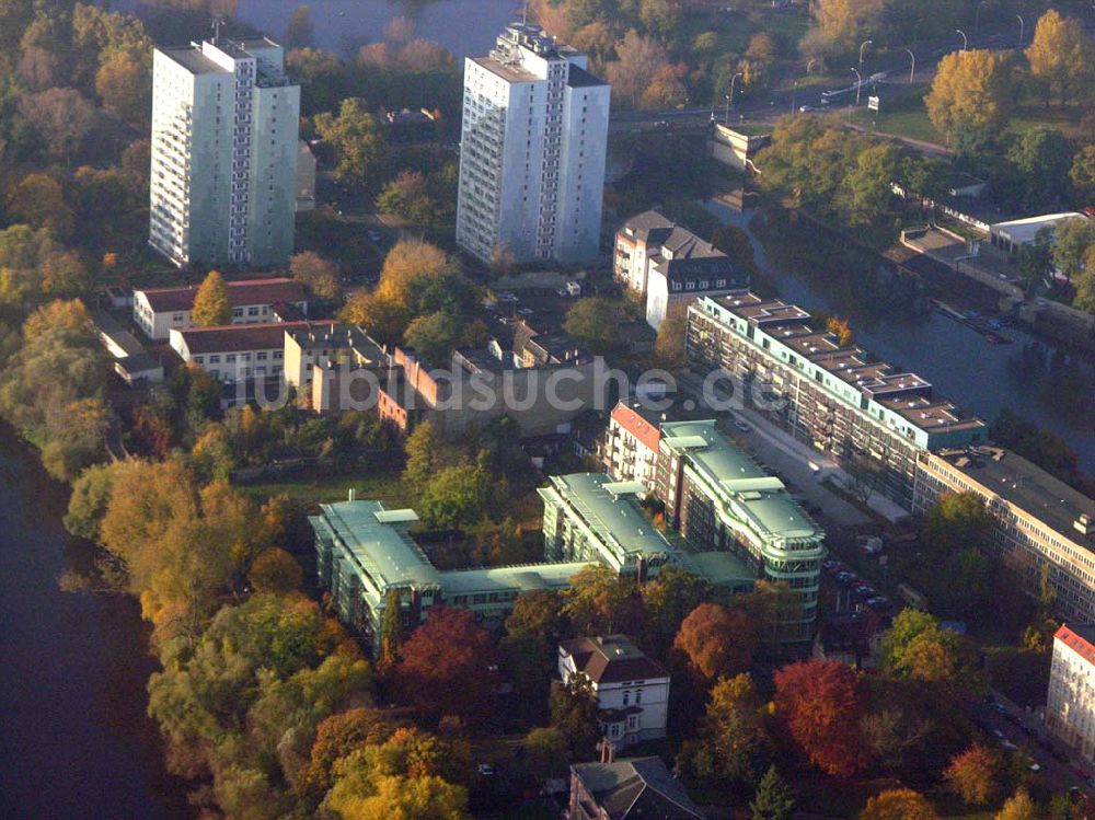 Magdeburg / Sachsen-Anhalt von oben - Wohngebiet am Magdeburger Binnenhafen 28.10.2005