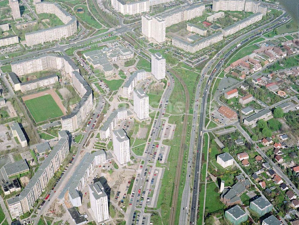 Berlin - Marzahn von oben - Wohngebiet an der Marzahner Promenade in Berlin - Marzahn.