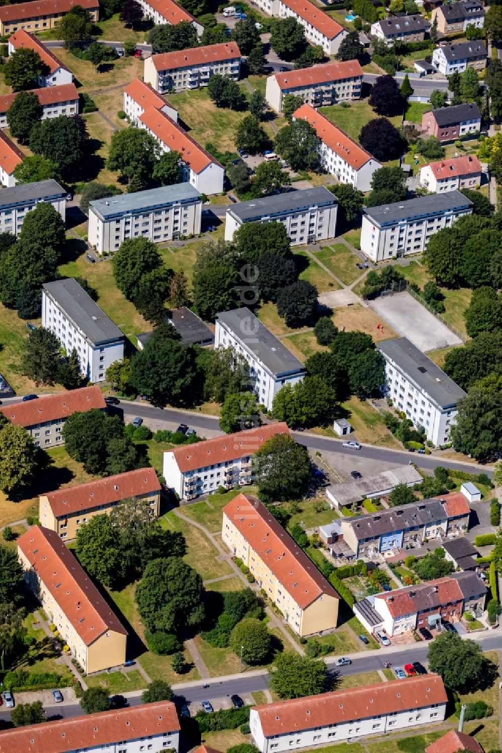 Luftaufnahme Ahlen - Wohngebiet einer Mehrfamilienhaussiedlung in Ahlen im Bundesland Nordrhein-Westfalen, Deutschland