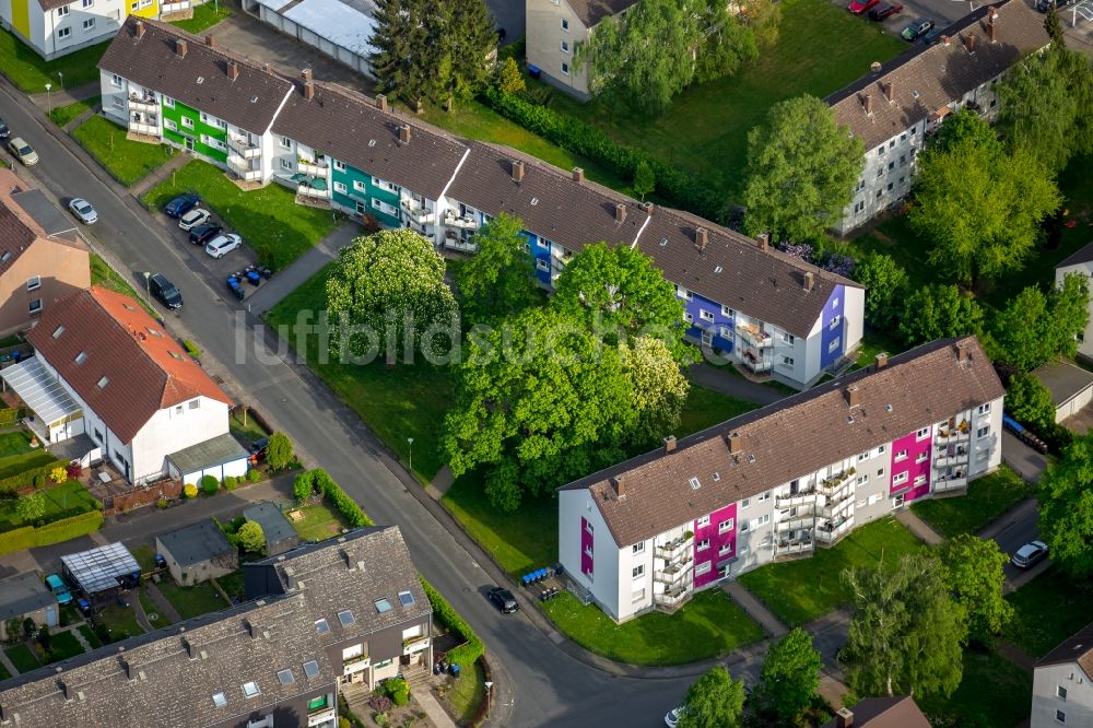 Hamm aus der Vogelperspektive: Wohngebiet einer Mehrfamilienhaussiedlung als Teilnehmer in einem Fassadenwettbewerb in Hamm im Bundesland Nordrhein-Westfalen